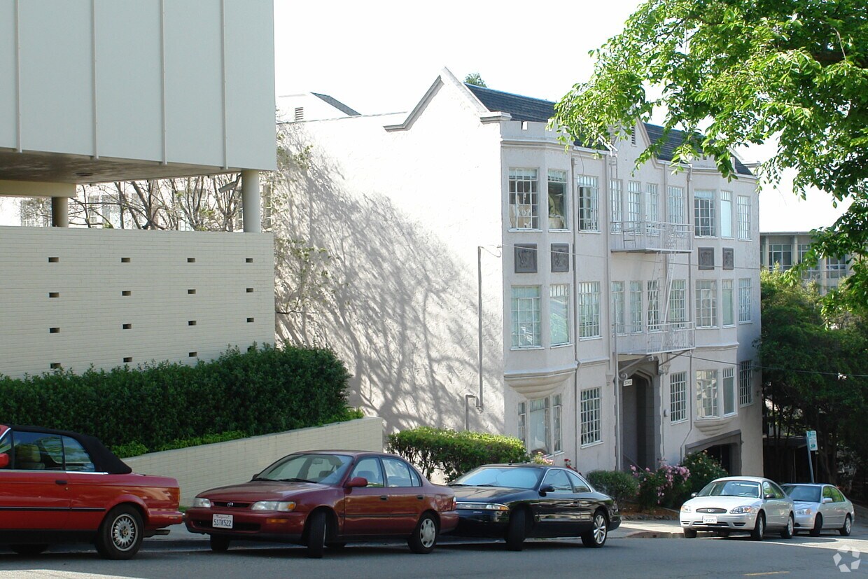 Building Photo - 2340 Le Conte Ave