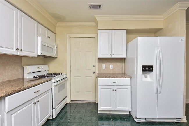 Foto del edificio - 7007 Carvel Ln