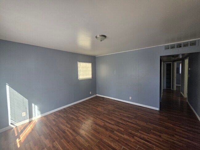 Foto del edificio - 18302 Wormer Ave