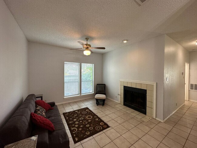 Foto del edificio - IMMEDIATE MOVE IN - 2 bed 2 bath