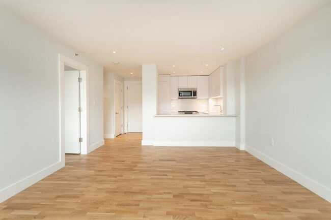 Interior Photo - 1410 Columbia