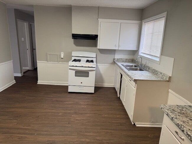 Building Photo - 3104 Gay Blvd