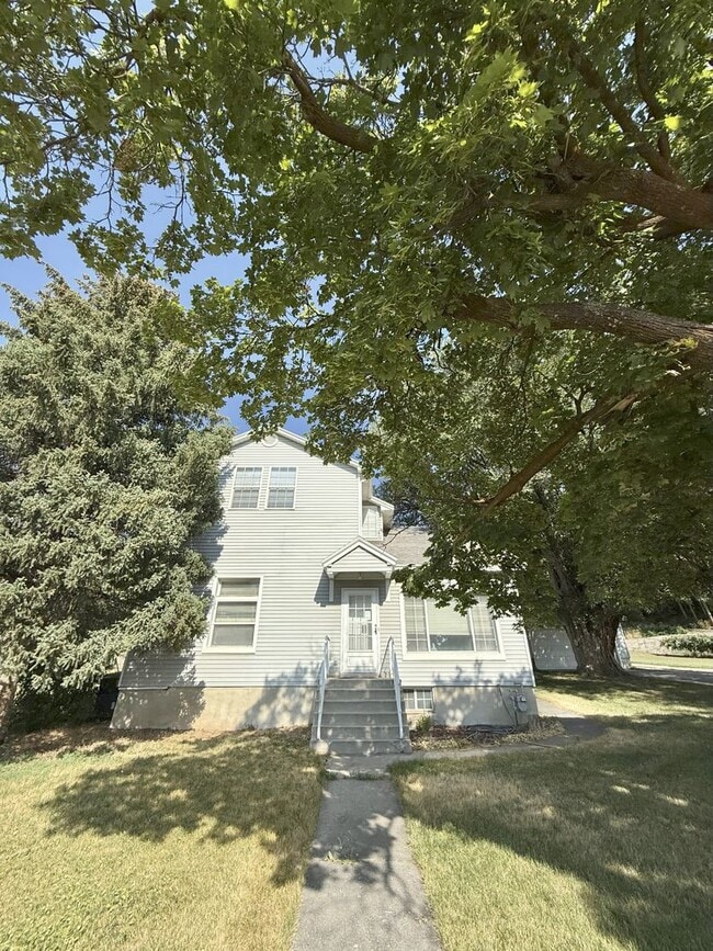 Building Photo - 1890 Fruitland Dr