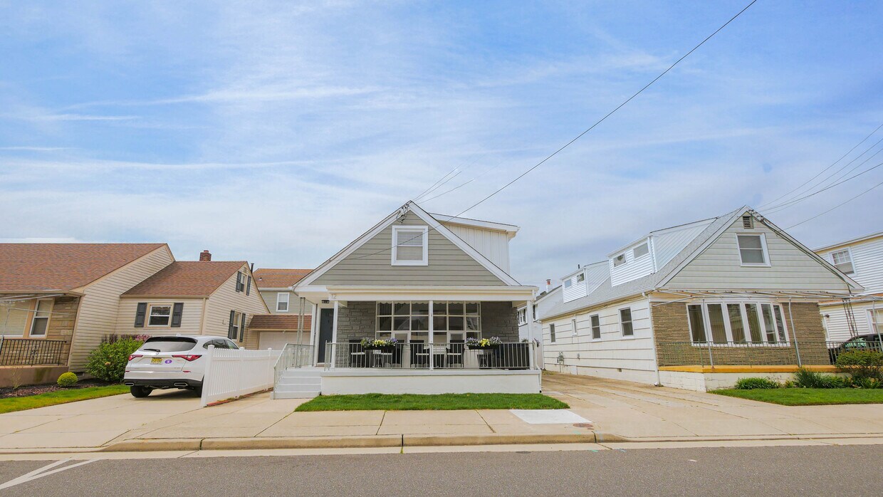 Primary Photo - 12 N Delavan Ave