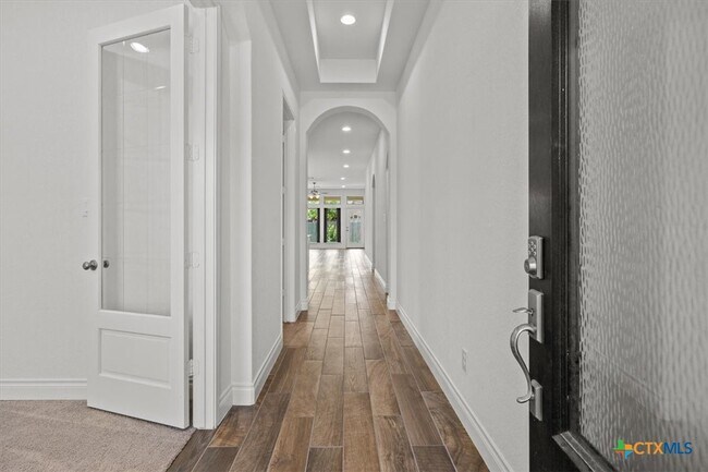 Foto del edificio - 1921 Creek Ridge St