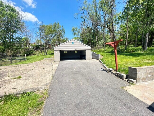 Two car garage - 258 Cedar St