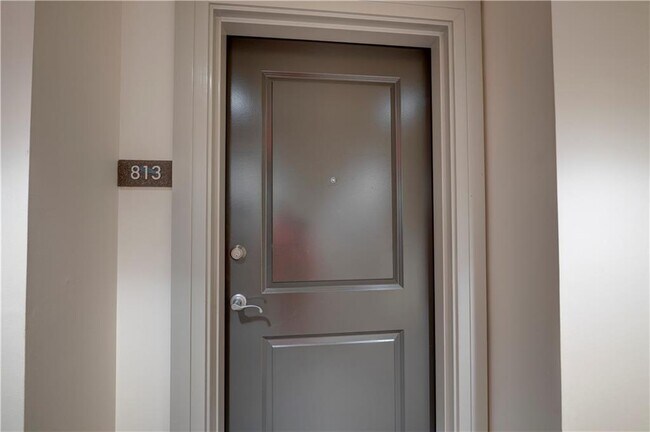 Building Photo - 3040 Peachtree Rd NW