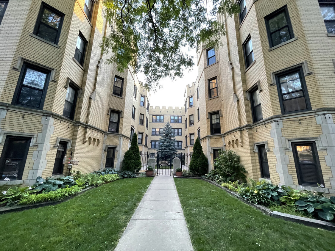 Foto principal - 6438 N Leavitt St