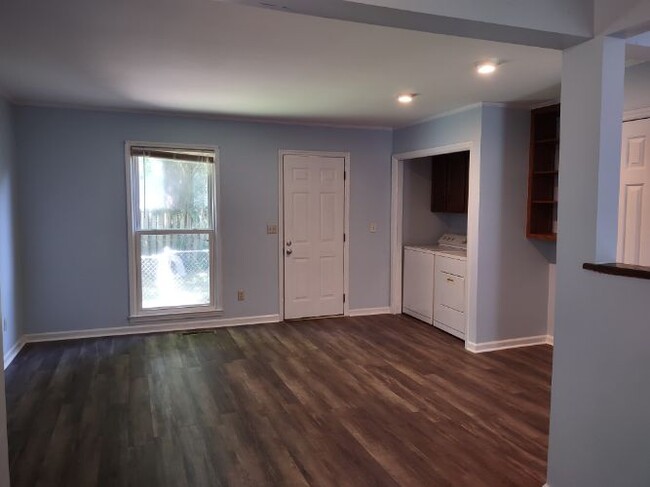 Building Photo - 201 Blue Lake Dr