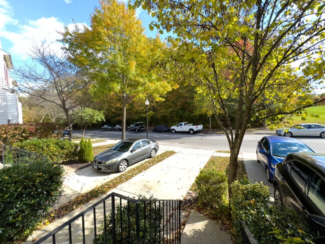 Foto del edificio - 8010 Pennington Dr