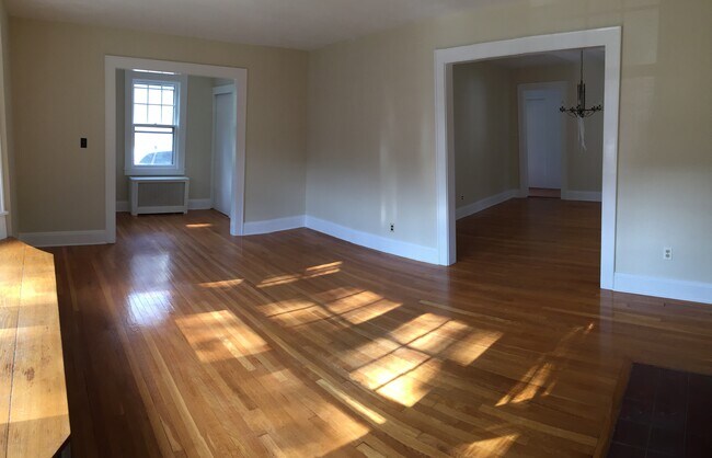 Building Photo - 569 Trinity Pl