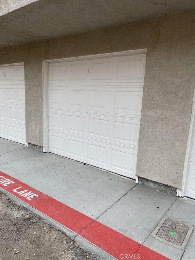 Building Photo - 1140 Deseret Ave