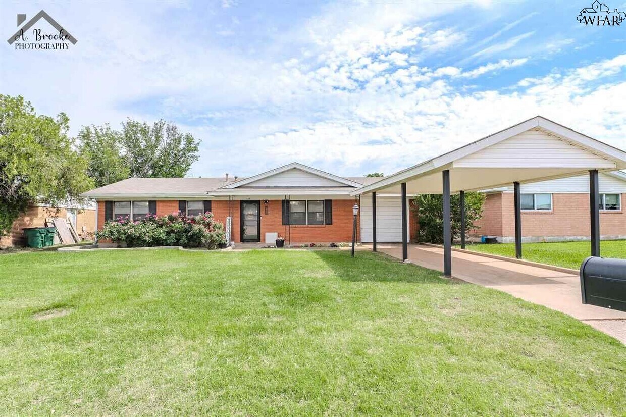 Foto principal - 713 W Clara Ave