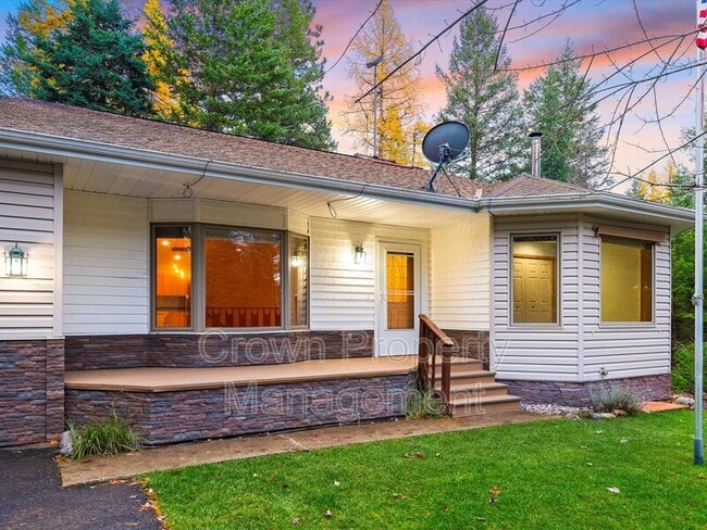 Building Photo - 407 Lake Loop Dr
