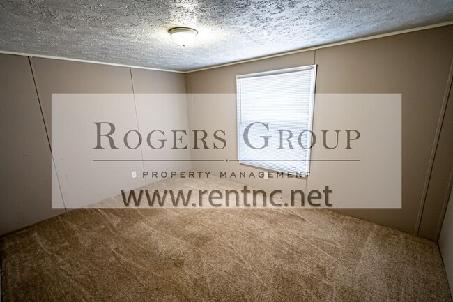 Foto del edificio - 101 Hidden Lake Ln