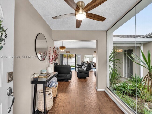 Foto del edificio - 8240 NW 54th St