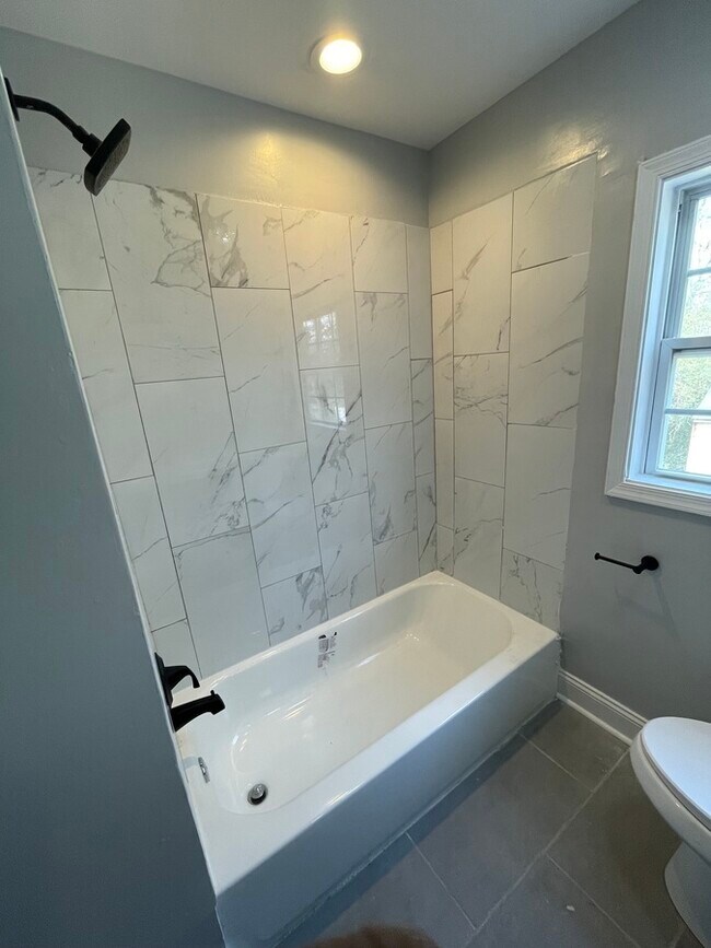 Building Photo - 506 Highland Dr