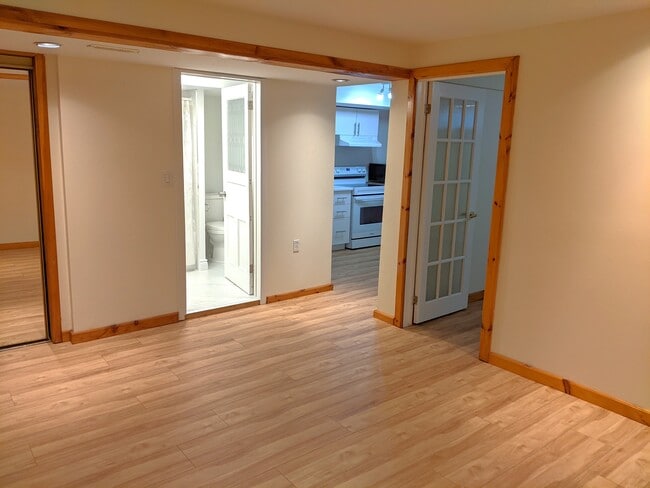 Building Photo - 5 Windermere Crt