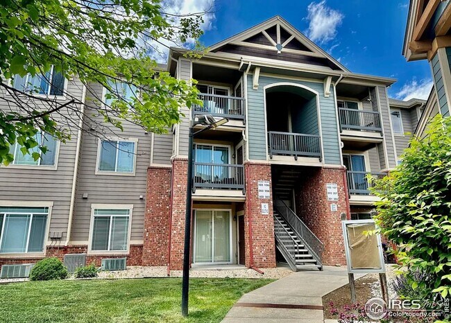 View of The Trails at Timberline Apartments for Rent with High Ceilings - Fort ...