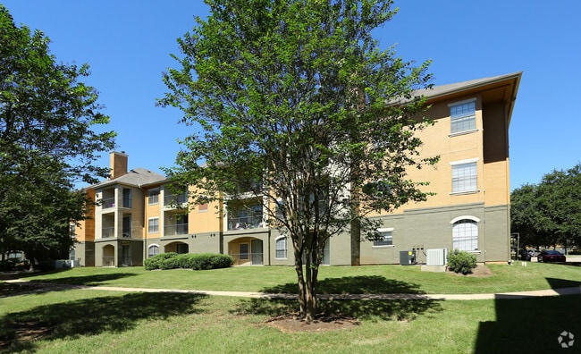 Building Photo - MAA Quarry Oaks