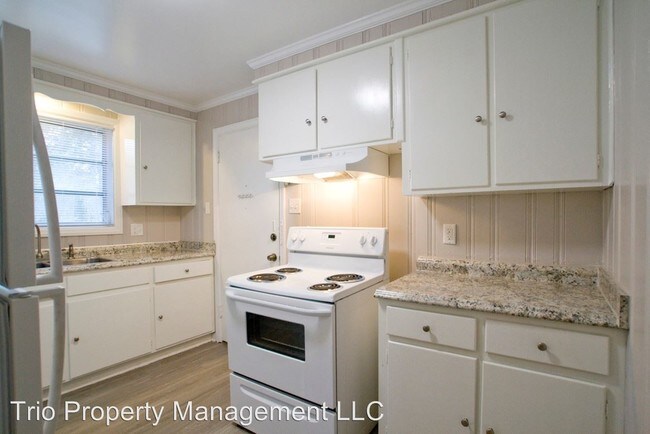 Building Photo - 1 E 63rd St