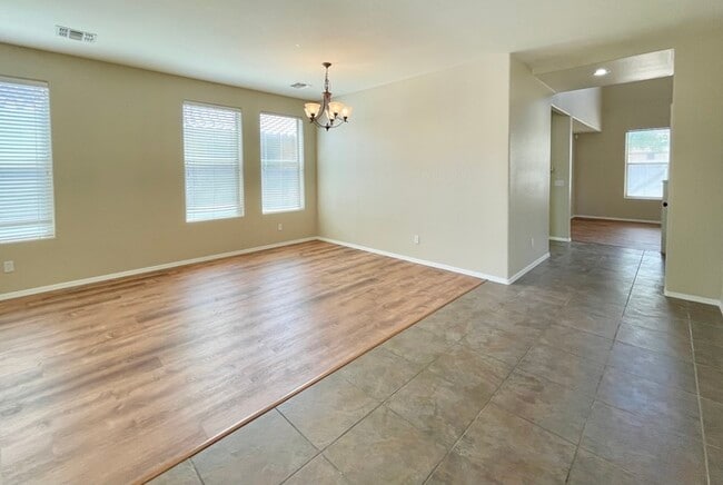 Building Photo - Fabulous 4-Bedroom Home For Rent in Goodyear!!