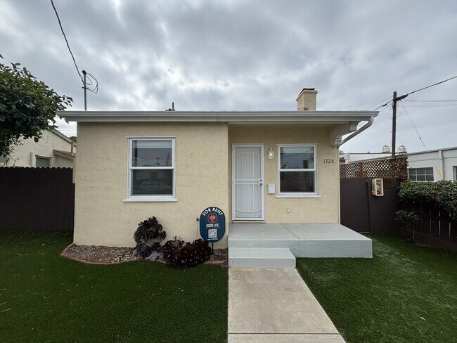Foto del edificio - Charming 2BD/1BA Home in Morena with Large Yard, In-Unit Laundry & Detached Garage