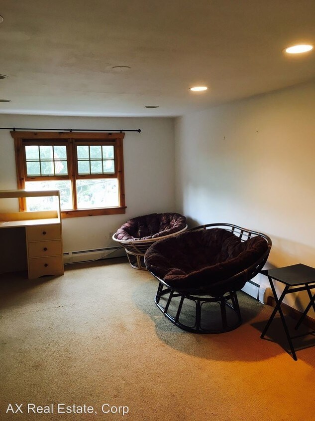 Primary Photo - 74 Gainsborg Ave E