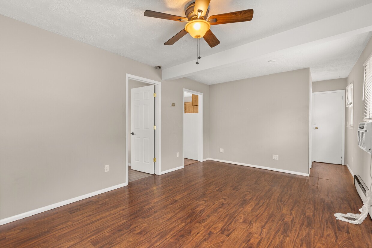 Primary Photo - 447 Johnson Ave