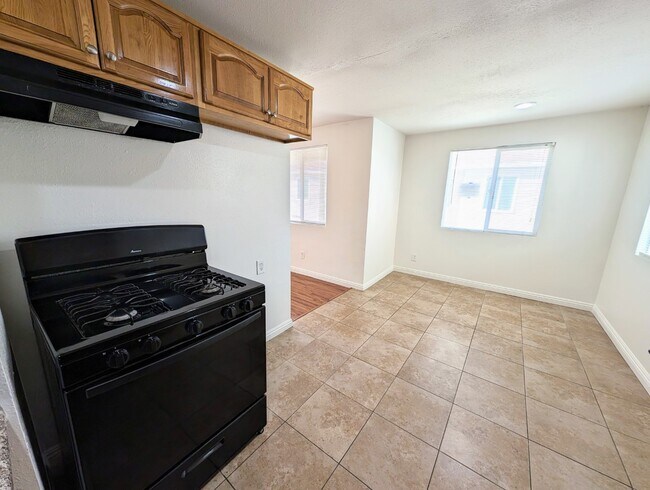 Foto del edificio - 1606 N H St