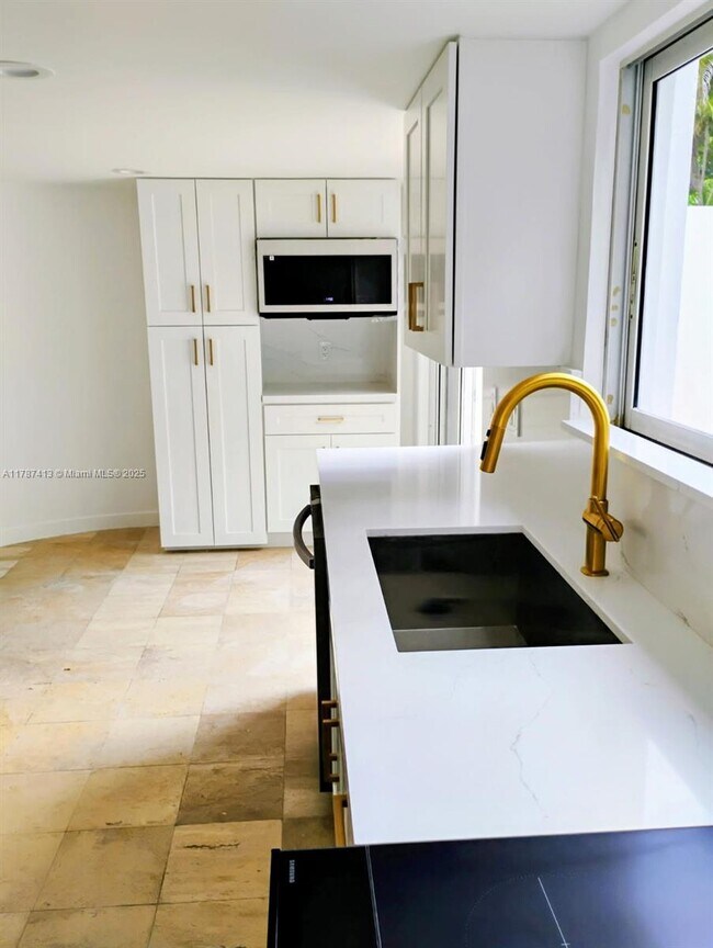 Foto del edificio - 4410 Brighton Pl