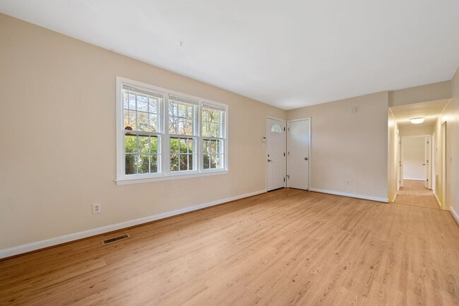 Building Photo - Charming 4 Bedroom, 2 Bath Home in Great Garner Location Available NOW