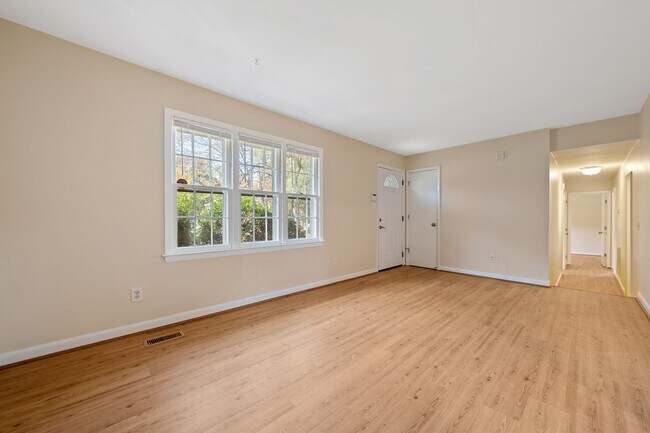 Foto del edificio - Charming 4 Bedroom, 2 Bath Home in Great Garner Location Available NOW