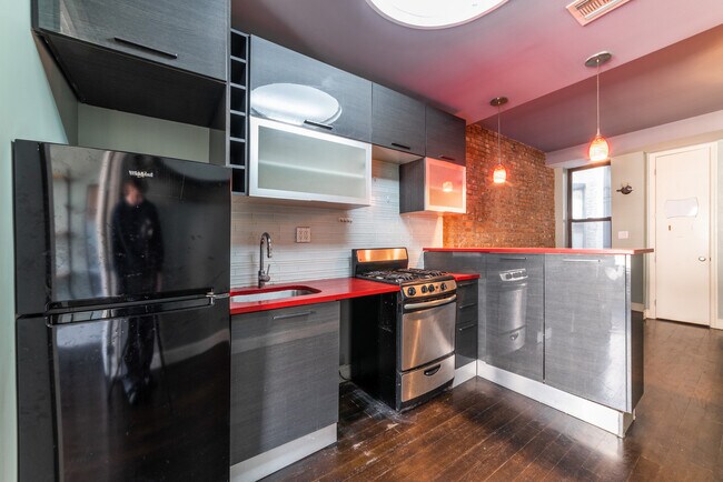 Foto del edificio - 524 Chauncey St