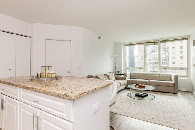 Building Photo - 33 W Ontario St