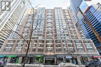 Building Photo - 711 Bay St.