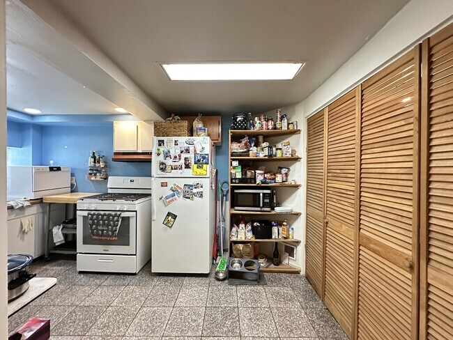 Foto del edificio - 2341 N Leavitt St