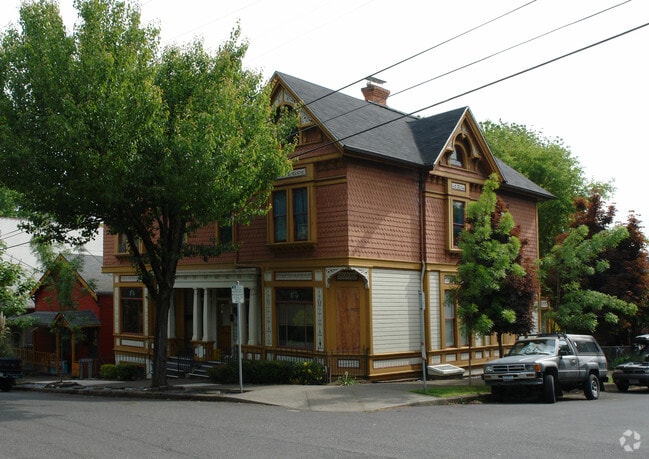 Building Photo - 2734-2740 SW Second Ave