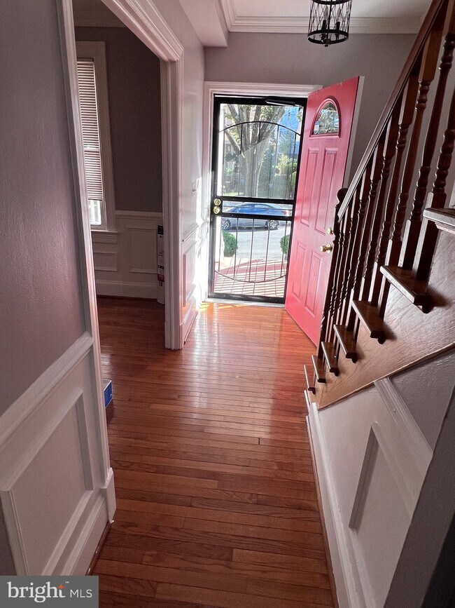 Foto del edificio - 3040 Monroe St NE