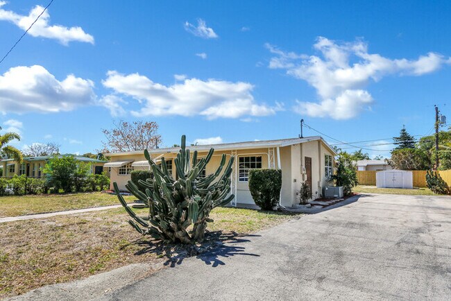 Foto del edificio - 2639 4th Ct NE