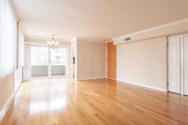 Building Photo - 10751 Holman Ave