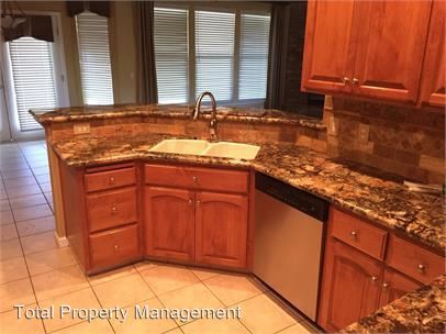 Building Photo - 3511 E Paradise Ave