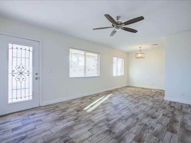 Building Photo - Modern Living with Private Mother-in-Law Suite!