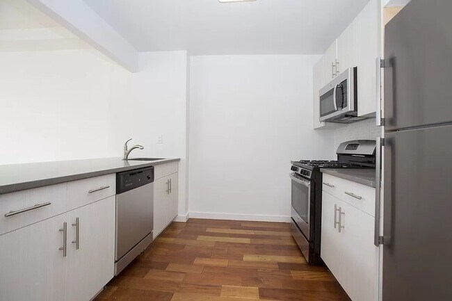 Building Photo - 321 East 3rd Street