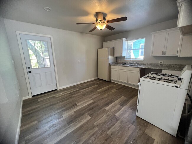 Photo - 2209 Bolivar St House