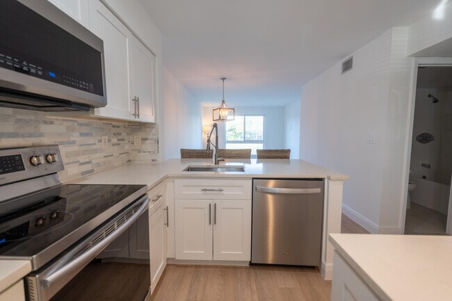 Foto del edificio - 2108 S Cypress Bend Dr