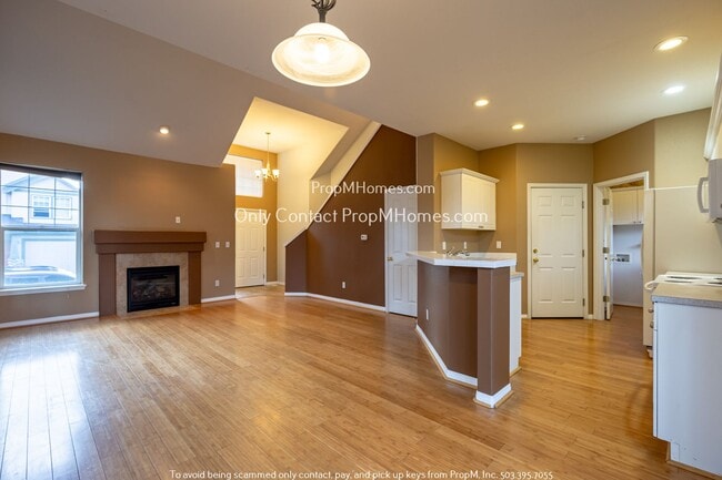 Building Photo - Bright and Open Tigard Gem with Ample Park...