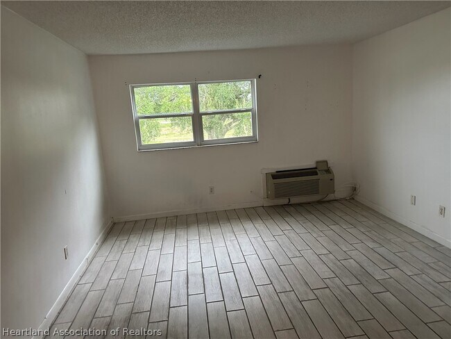 Foto del edificio - 215 Golf Villas Ct NW