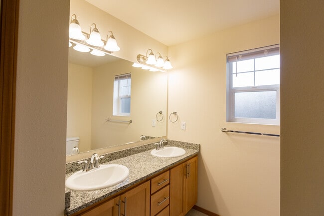 Building Photo - 4352 Sumac Ln