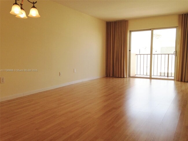 Building Photo - 1150 Collins Ave